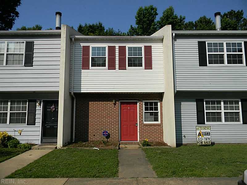 1st image of 5 Roffman Pl