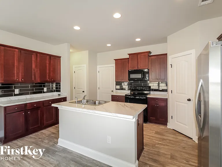 1810 Cedar Oaks Ln — Photo 7