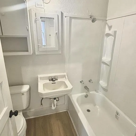 404 E Bond St #9 — Photo 11