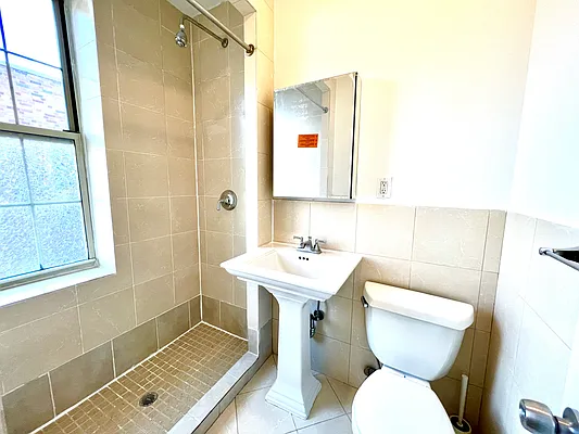 Rented by A&E Real Estate Management | media 14