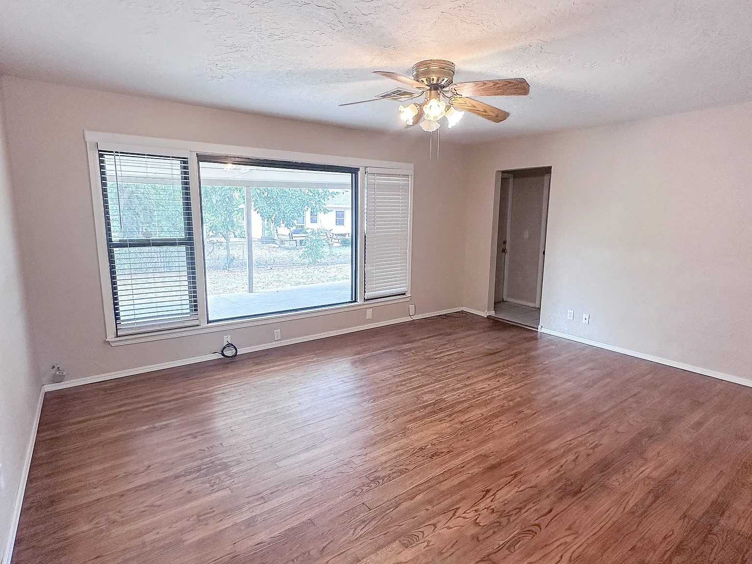 4 bed, 1171 sqft, $995 — Photo 3