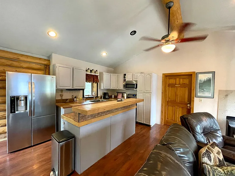 35065 Glacier Ave E — Photo 2