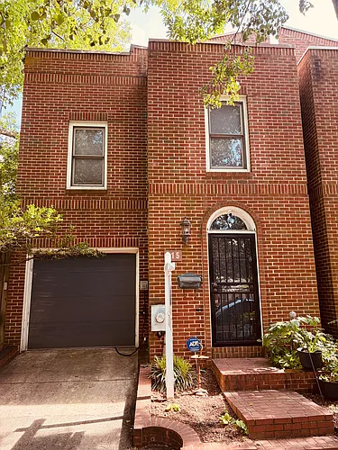 915 C St SE Photo 1