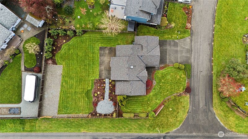 5th image of 8401 152nd Avenue E