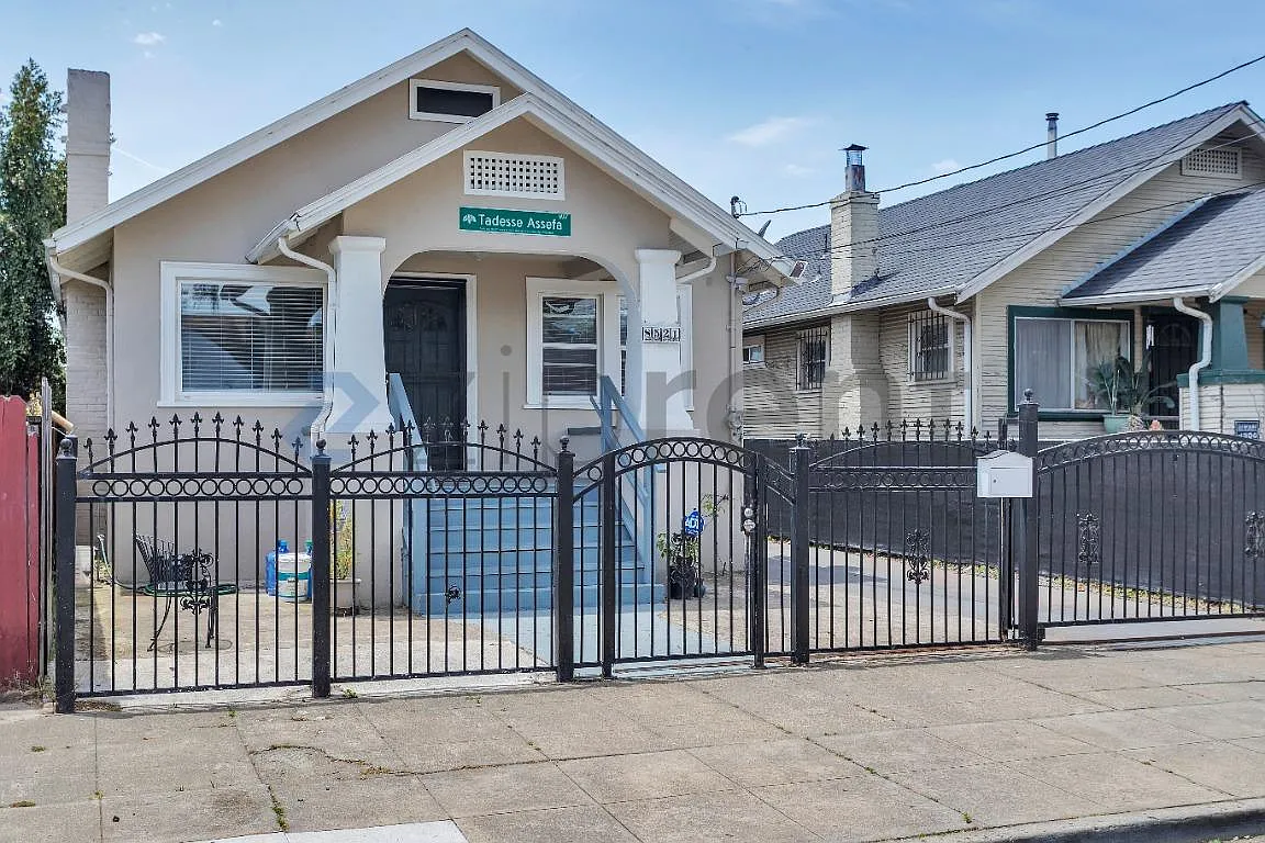 2 bed, 880 sqft, $2,200 — Photo 3