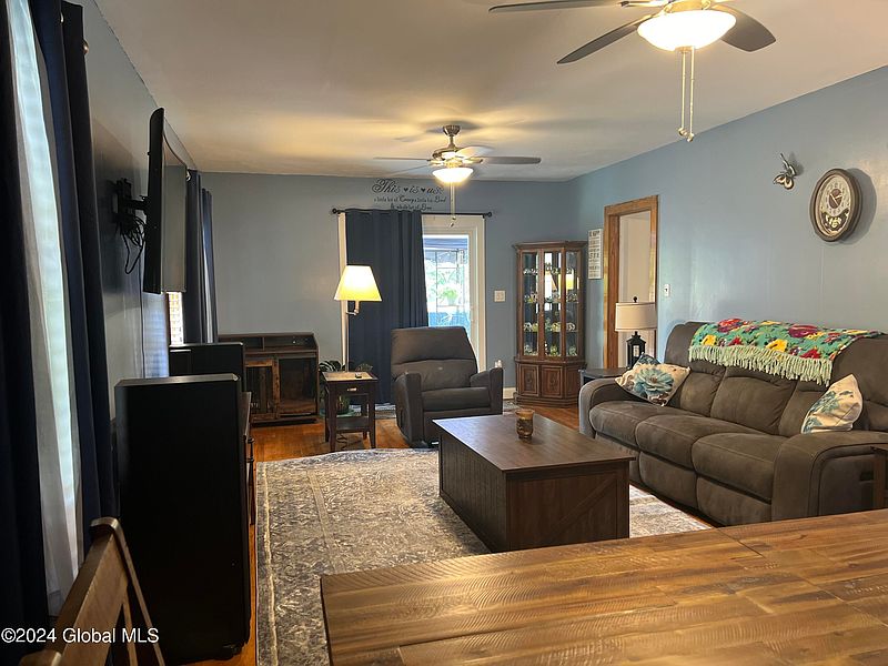 4th image of 413 Swart Hill Road