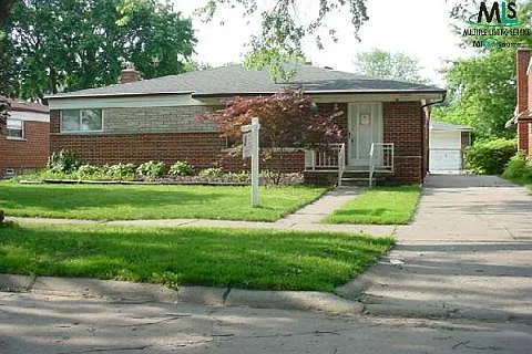 1566 N Fontaine Ave photo 1