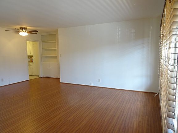4th image of 7141 De Longpre Ave APT 2
