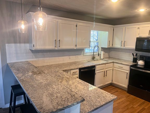 3rd image of 3920 W 48th St