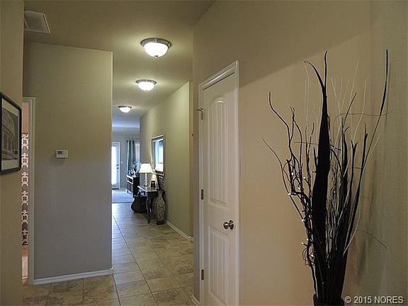 5th image of 1384 W Burnham Ave