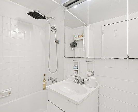 5th image of 440 E 79th St APT 12I
