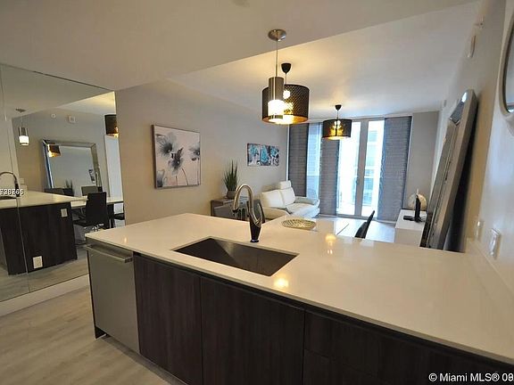 5th image of 488 NE 18th St Unit 3308
