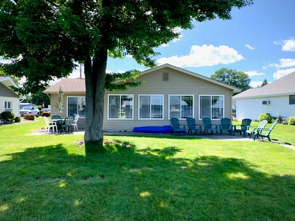 114 Canal Dr, Prudenville, MI 48651