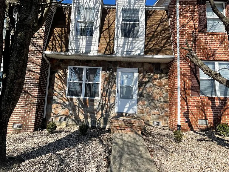 134 Holly Hill St — Photo 1