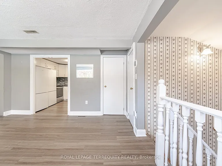 16 Royal Ave — Photo 5
