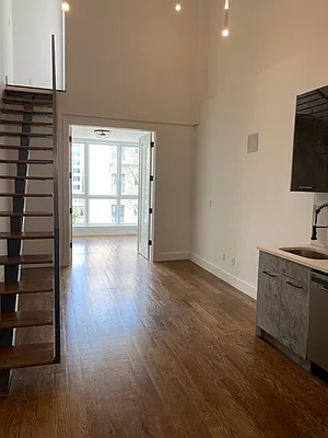 Rented by Loom Capital Group Inc. | media 22