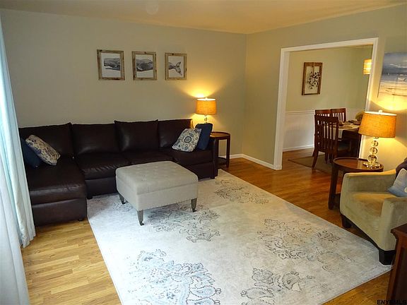 4th image of 14 Larkspur Dr