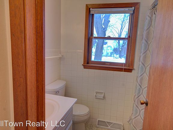 2nd image of 602 30th St APT A2