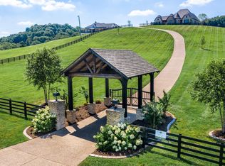 2125 Centerpoint Rd, Hendersonville, TN 37075