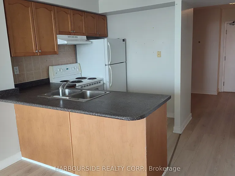 650 Queens Quay W #712 — Photo 4