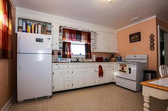 2nd image of 2705 W Walnut St