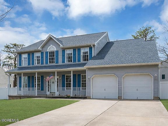 3rd image of 10 Brittany Drive