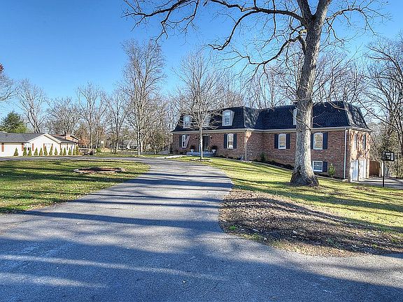 4th image of 2206 Camelot Cir