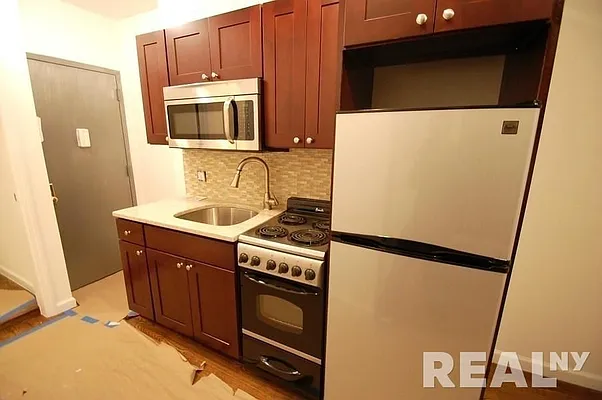 Rented by REAL New York | media 33