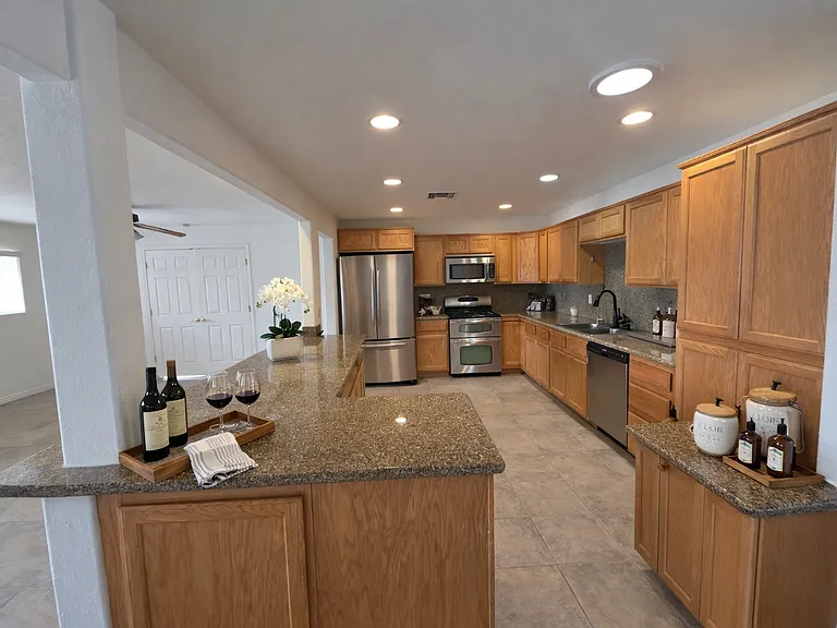 Whitecap Dr — Photo 2
