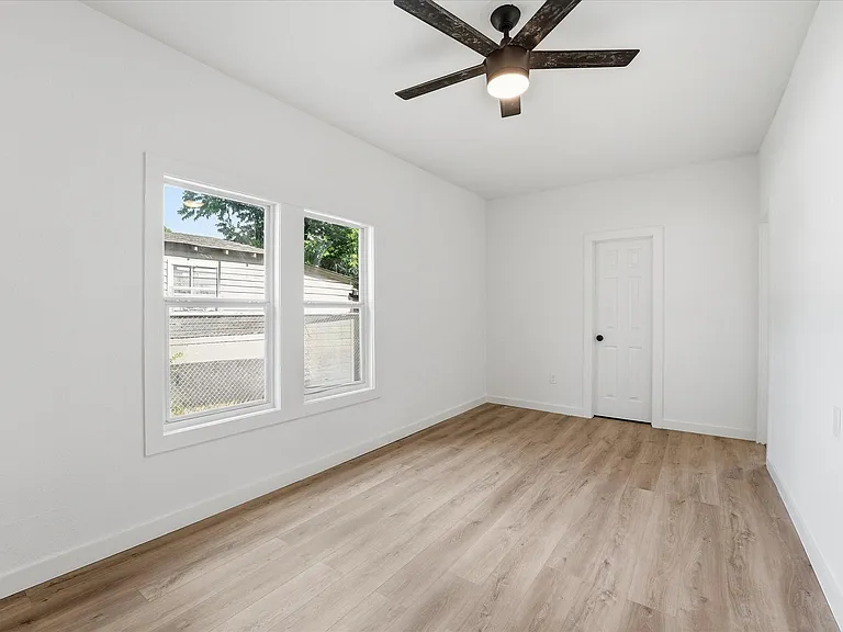 7128 Avenue K — Photo 12