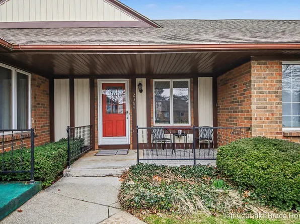 2364 Radcliff Village Dr SE, Grand Rapids, MI 49546