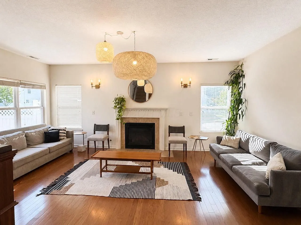3 bed, 2.5 bath, 2200 sqft, $3,150 — Photo 4