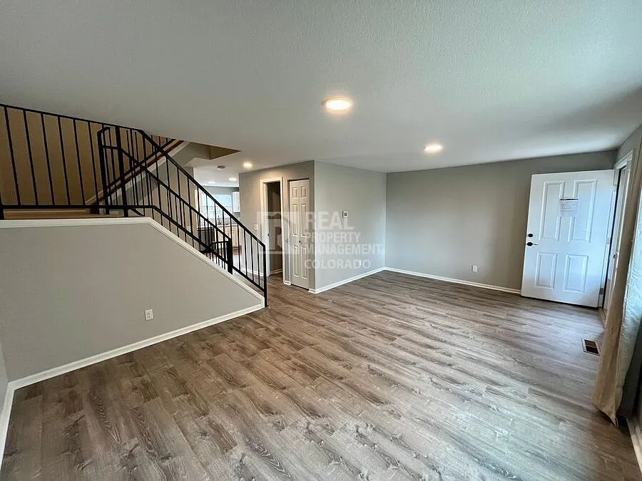 Lovely Westminster Townhome in Sunset Ridge | 2 Bed + Bonus Room | Pool Access — Photo 4