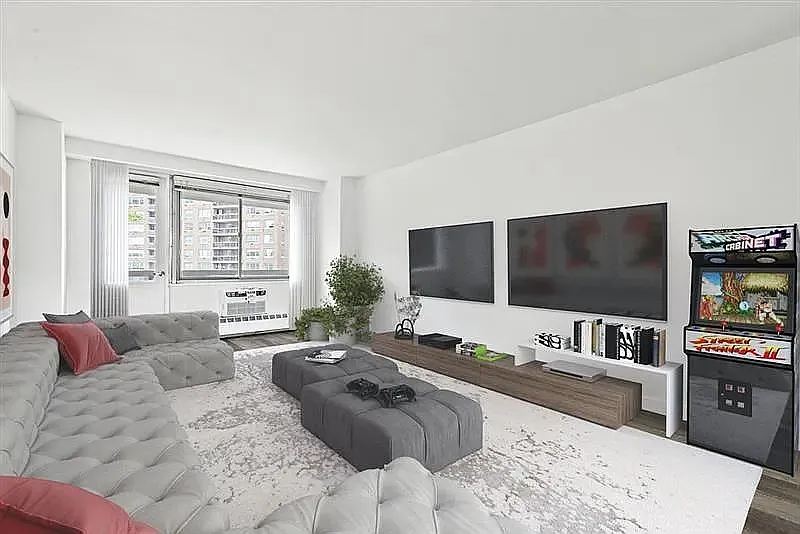 10420 Queens Blvd #4T