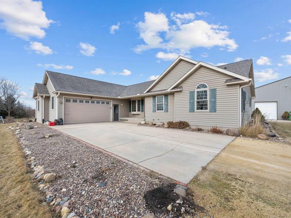 2260 260th Ave, De Witt, IA 52742