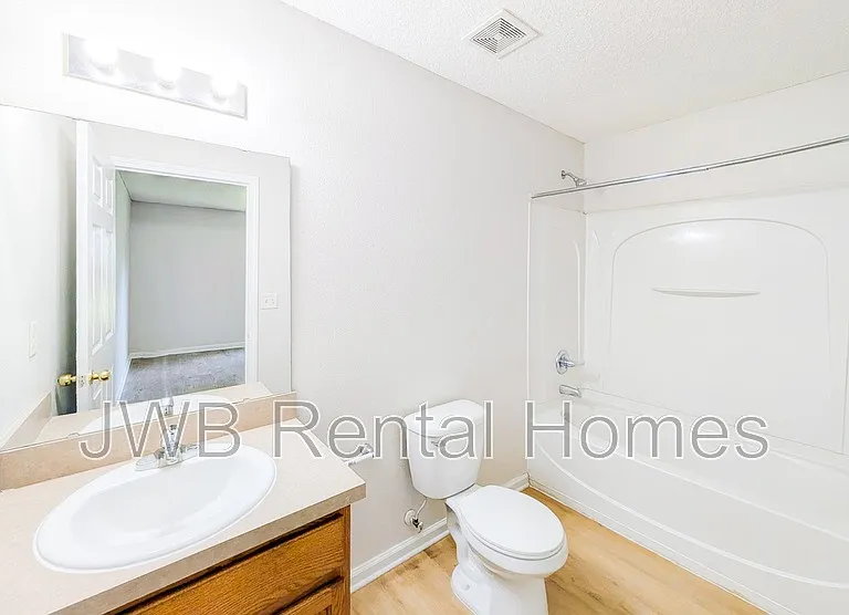 8410 Maple St — Photo 10