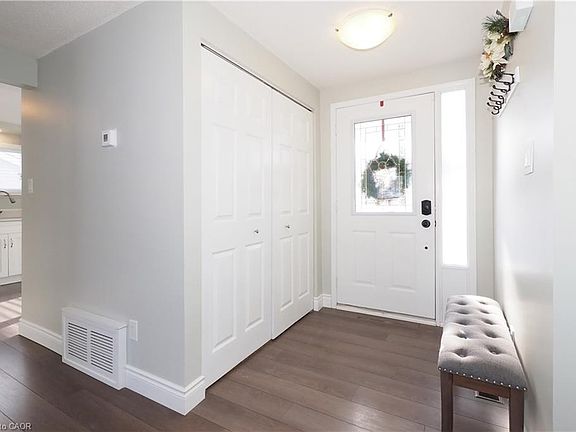 3rd image of 20 Fieldstone Walk
