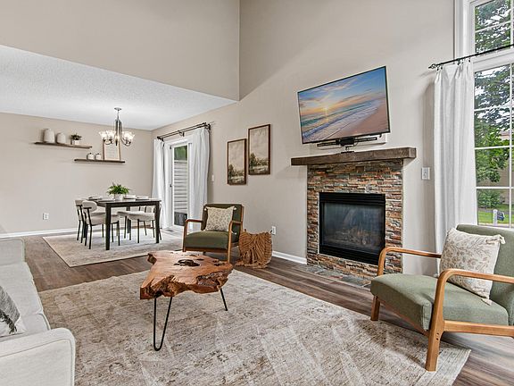 5th image of 9949 Hamlet Ln S