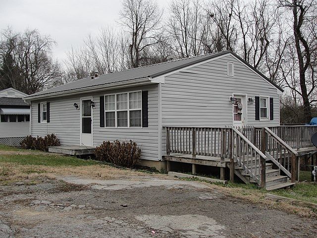 2nd image of 206 Bishop St