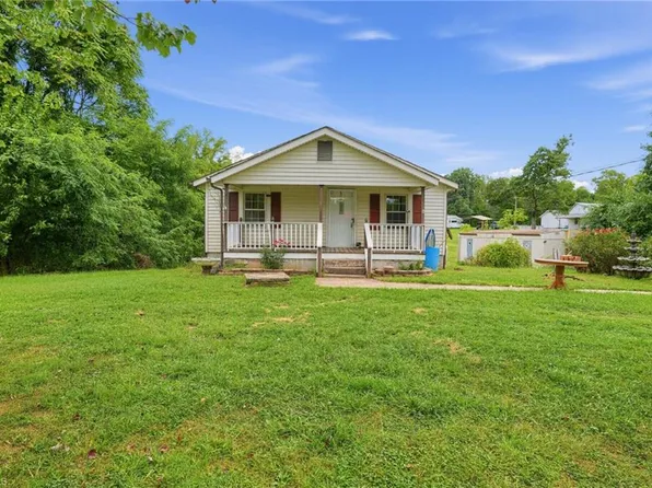862 Country Club Dr, State Road, NC 28676