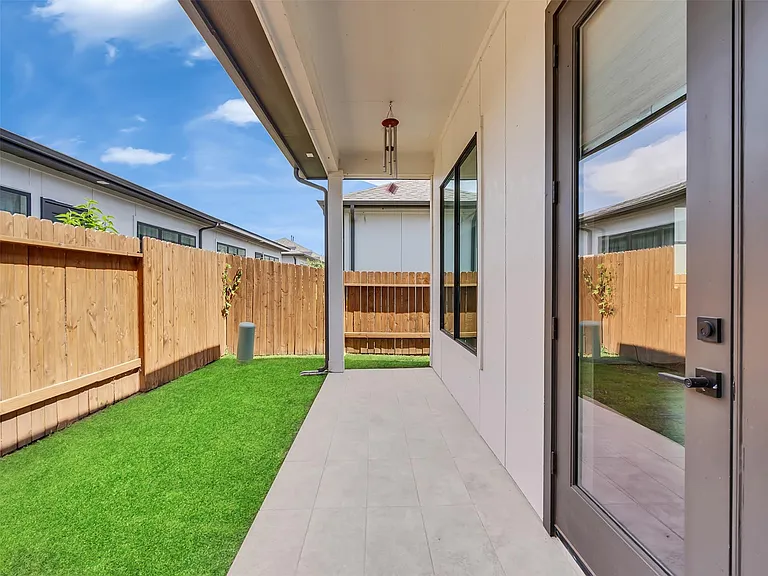 10330 Grove Row Ave — Photo 40