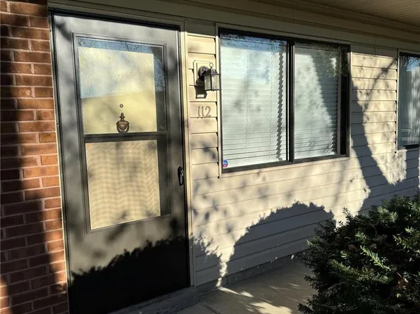 220 Suppiger Ln APT 112, Highland, IL 62249