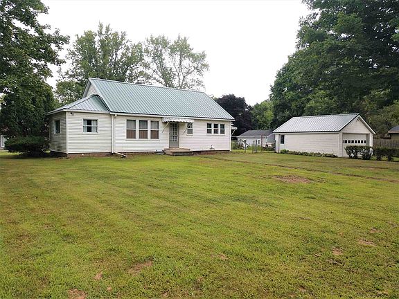 2nd image of 26301 Lakewood Dr