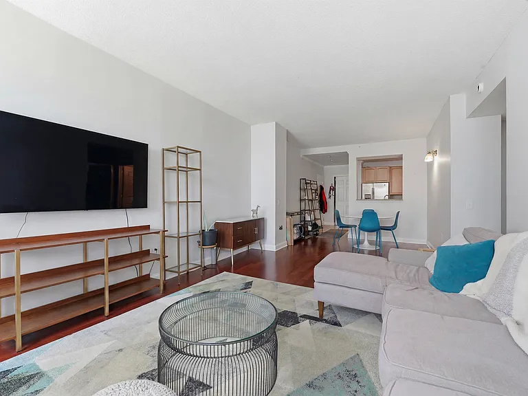 311 Washington St #9C — Photo 3