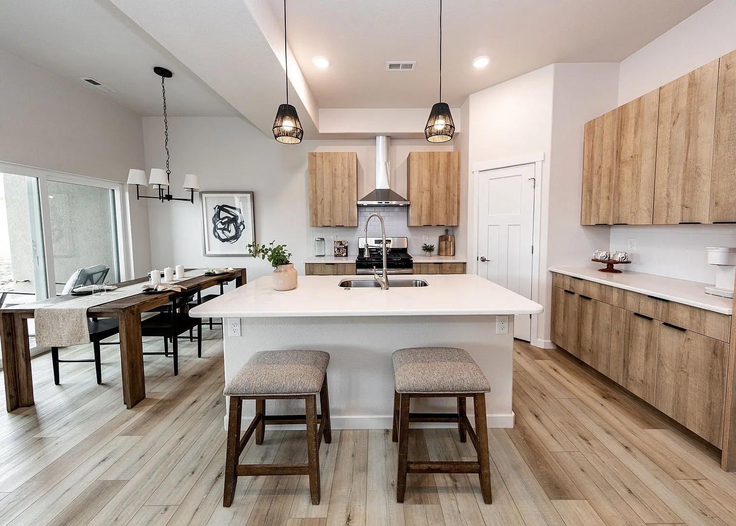 Gorgeous Views End Unit 3 Bed Townhome next to open space with views of Mountain Shadows — Photo 3