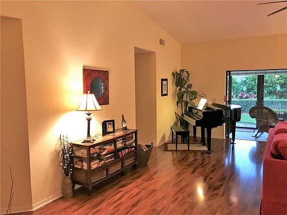 4th image of 3924 Wilshire Cir
