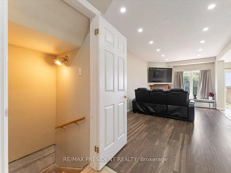 285 Southbrook Dr — Photo 29