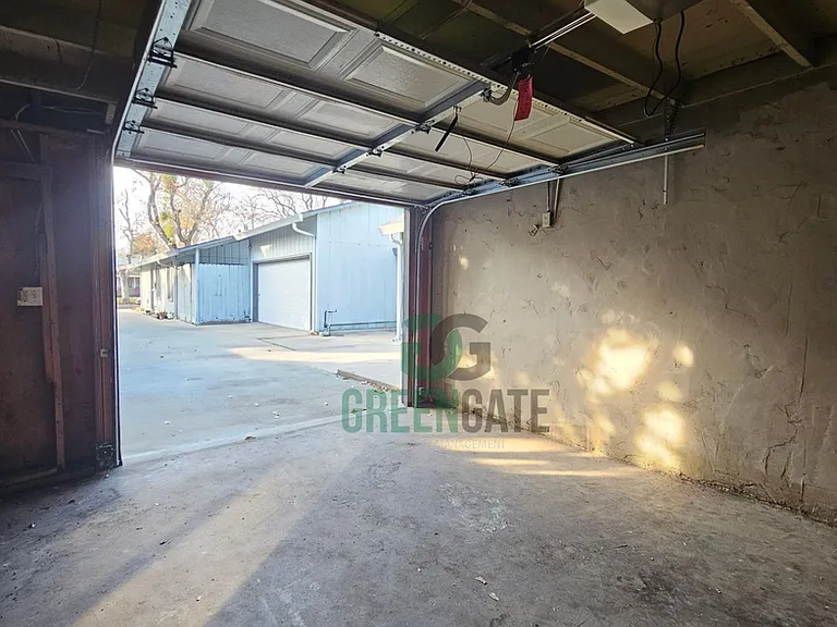 532-534 Melrose St — Photo 32