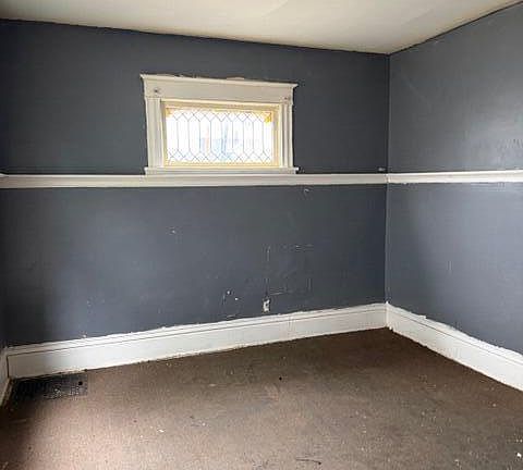 5th image of 1374 Deane BOULEVARD