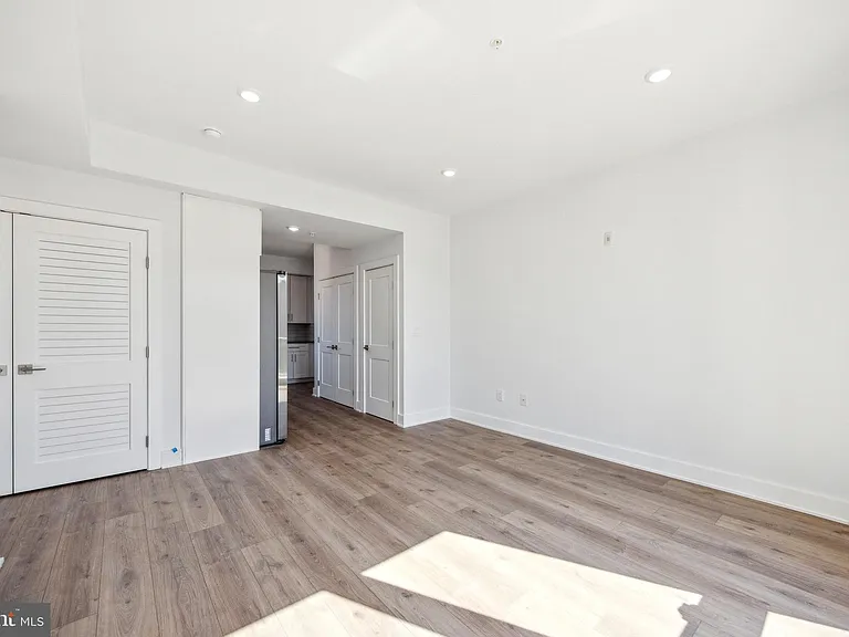 1350 N Front St #303 — Photo 8